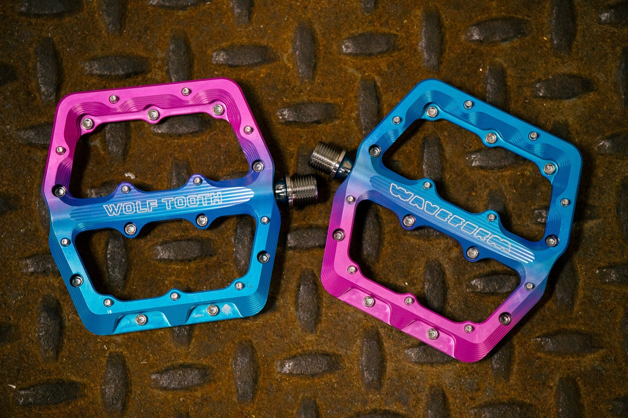 Large / Cotton Candy Limited Edition Waveform Aluminum Pedals - Cotton Candy