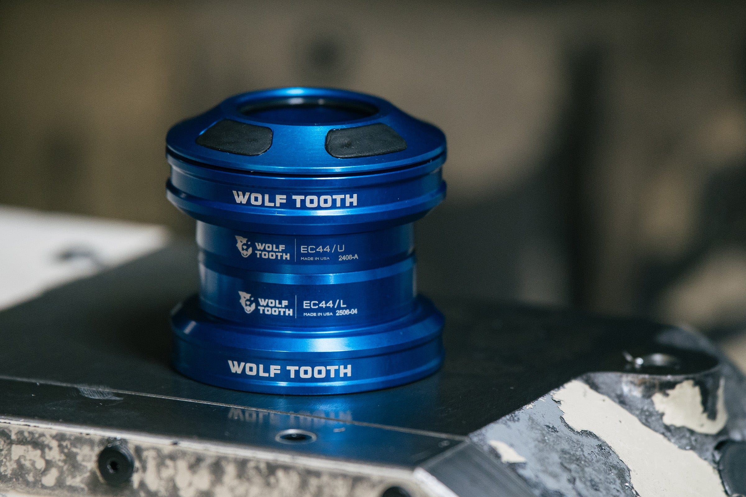 Wolf Tooth Components EC44 Headset - Thumbnail 2